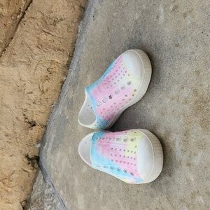 Native Jefferson Pink Tye Dye Size 5